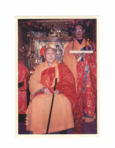 明暘法師與本文作者本性法師（右）師徒合影(1109140)-20220531165741_愛(ài)奇藝