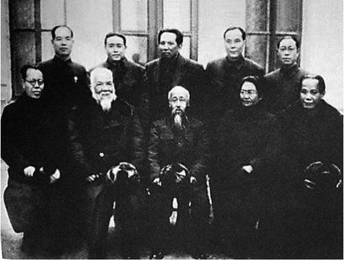 1948年11月25日，參加新政協籌建工作的民主人士在馬迭爾酒店第一會議室