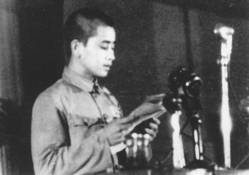 ▲ 1949年9月27日，臺盟政協代表田富達在中國人民政治協商會議第一屆全體會議上發言。