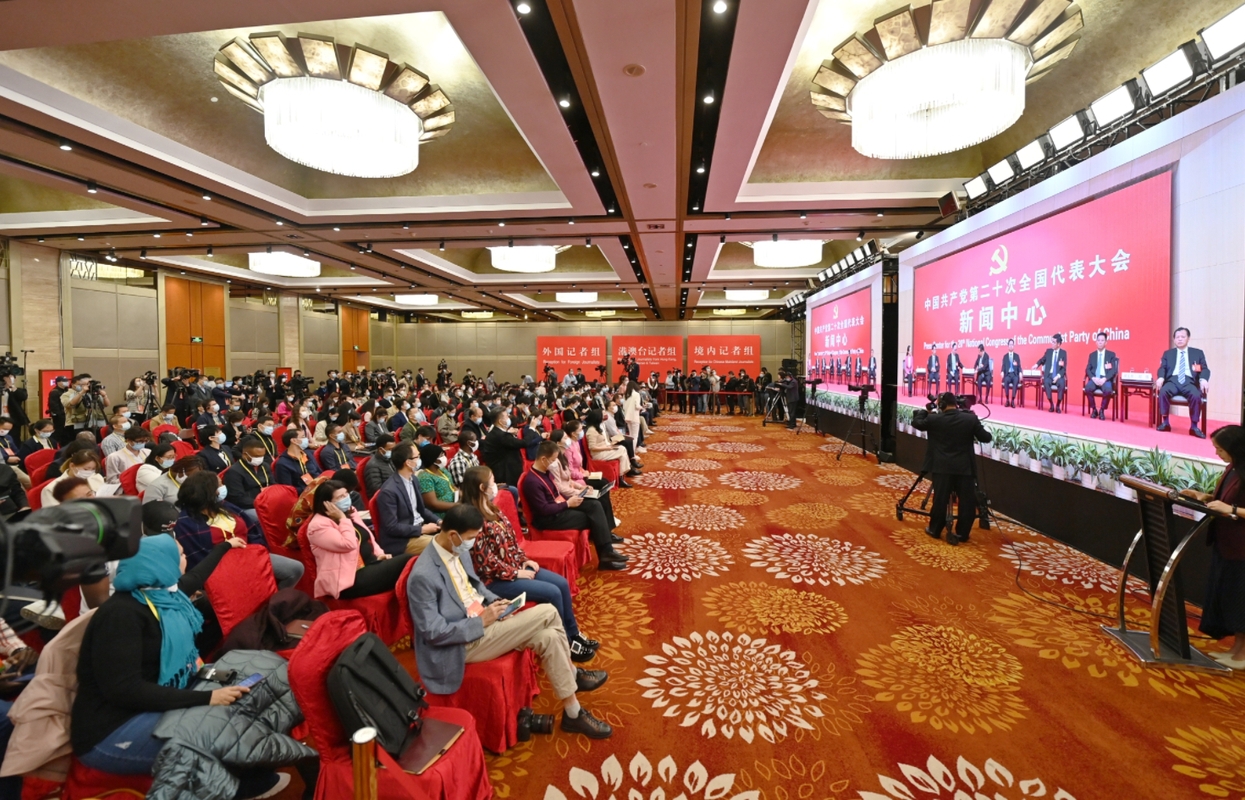 二十大新聞中心舉行第一場(chǎng)集體采訪(fǎng)