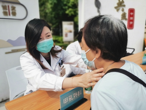 統戰圖片——把健康關愛送到家門口(1487289)-20221114093113