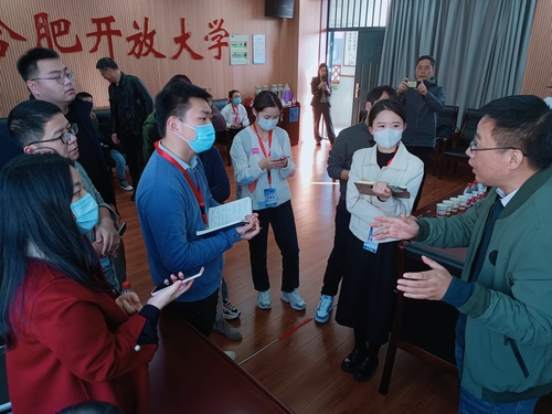 大學(xué)采訪