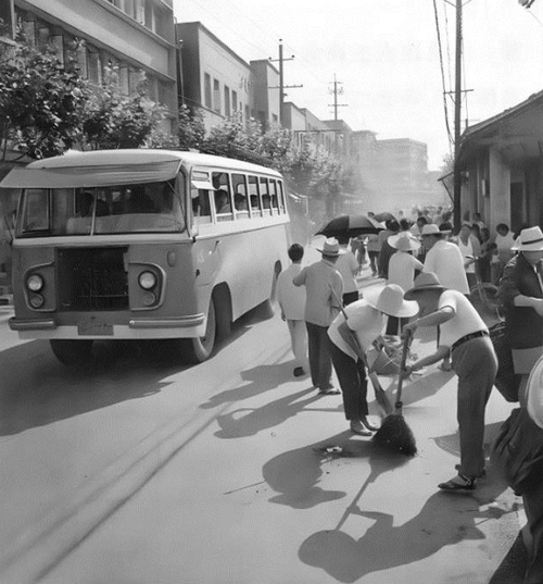 ▲1981年，太倉城內開通交通車輛，方便了進入縣城的旅客。（圖片選自《太倉“老底子”》叢書）