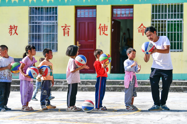 （教育）（12）大山“微小學”的“守山人(2970582)-20230913075947