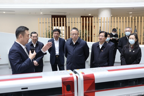 1.調研組一行考察中車青島四方機車車輛股(3513403)-20231220183321