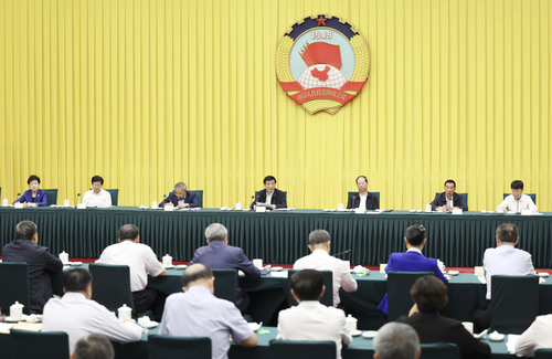 7月22日，全國政協在北京召開2024年上半年宏觀經濟形勢分析座談會，中共中央政治局常委、全國政協主席王滬寧出席并講話。