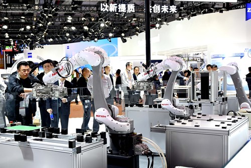 日本那智不二越展出的工業機器人。(5661109)-20241108084831