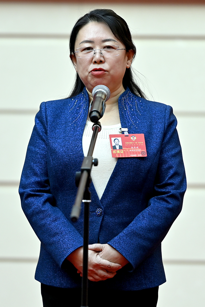 自治區政協委員、通遼市科爾沁區副區長楊秀媛