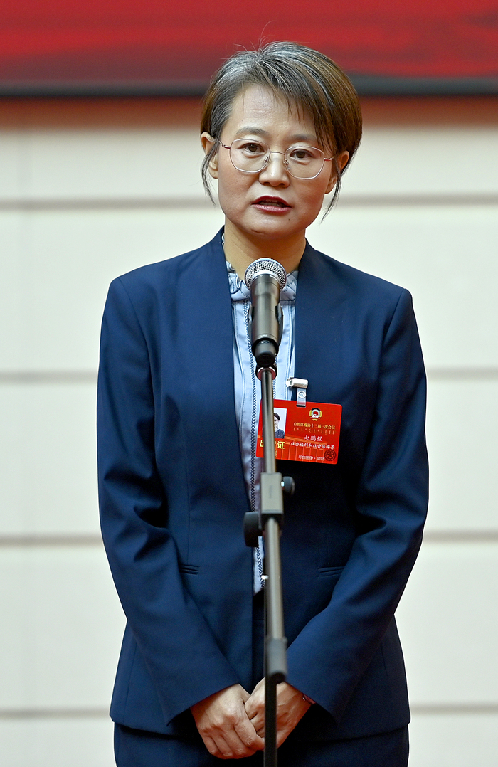 自治區政協委員、自治區精神衛生中心心理危機干預科主任趙鵬程