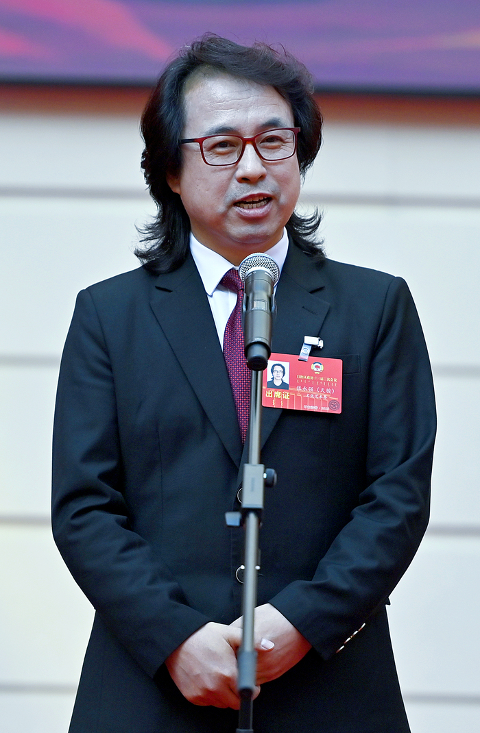 自治區政協常委、青年歌唱家張永強