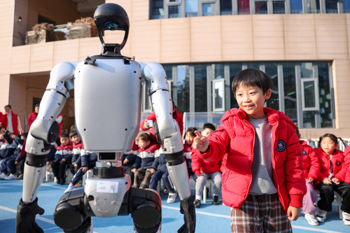 浙江寧波：幼兒園來了機器人（3）(6388393)-20250218135647