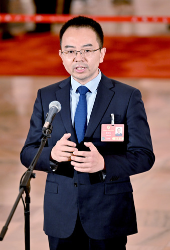 全國政協委員黃綿松接受媒體采訪。(6558834)-20250305083856