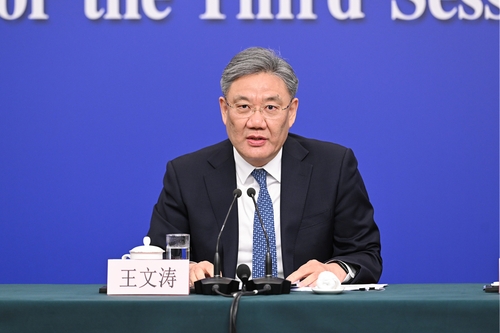 商務部部長王文濤回答記者提問