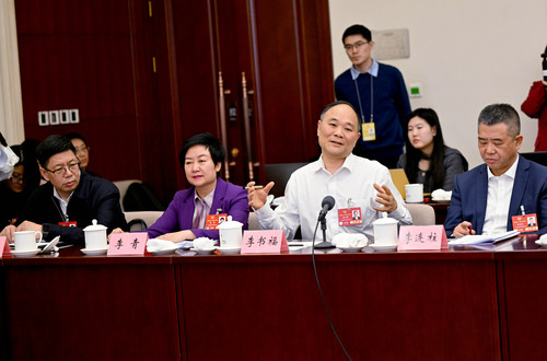 3月5日，在工商聯(lián)界小組討論會(huì)上，李書福(6583090)-20250305224801
