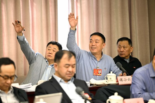 3月6日，在醫衛界小組討論會上，委員們圍(6603348)-20250306193442