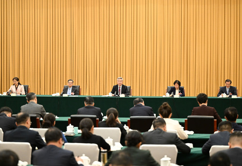 李希參加共青團和青聯、總工會、婦聯界委員聯組會