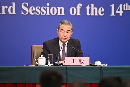 王毅回答中外記者提問