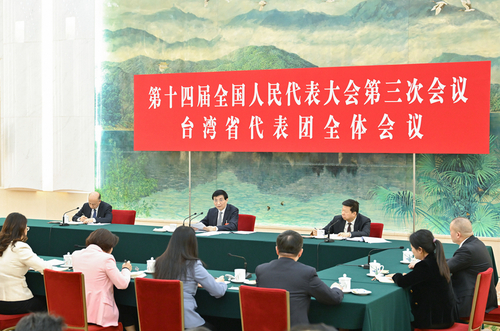 3月7日下午，中共中央政治局常委、全國政協(xié)主席王滬寧參加十四屆全國人大三次會(huì)議臺(tái)灣代表團(tuán)審議。新華社記者 高潔 攝