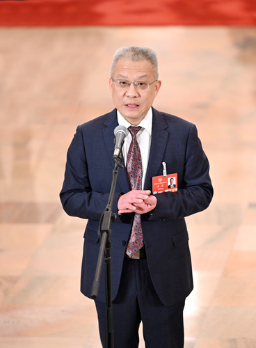 圖為全國政協(xié)委員方忠接受媒體采訪。(6632562)-20250308101054