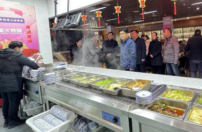 一間“暖火食堂”，一位民建會員的公益情