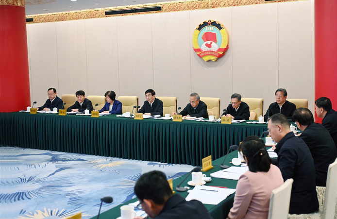全國政協(xié)召開遠程協(xié)商會 圍繞“完善全民健身公共服務(wù)體系”協(xié)商議政 王滬寧主持