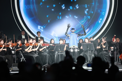 機器人“智音” 廣西交響音團表演 6