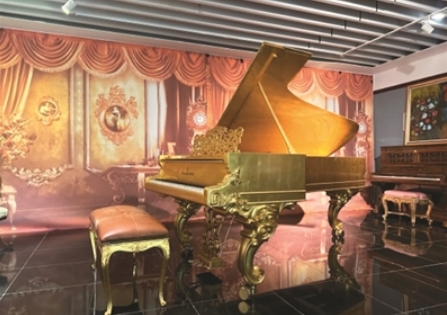 武漢琴臺鋼琴博物館的“鎮館之寶”，1865年的9尺施坦威黃金大鋼琴。