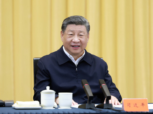 4月30日上午，中共中央總書記、國家主席、中央軍委主席習(xí)近平在上海主持召開部分省區(qū)市“十五五”時(shí)期經(jīng)濟(jì)社會(huì)發(fā)展座談會(huì)并發(fā)表重要講話。新華社記者 王曄 攝
