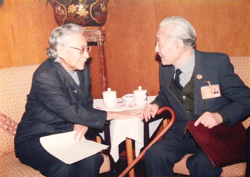 1992年3月，全國(guó)政協(xié)七屆五次會(huì)議在北(7158447)-20250512094148