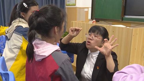 （奮斗華章2條）劉小清：用“慢的藝術”鋪(7298703)-20250526084909