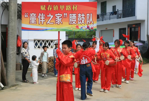 賦春鎮甲路村“童伴之家”腰鼓隊