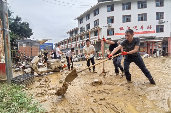傾情助力災后重建
