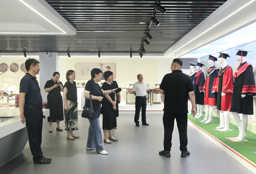 （7月12日）從一枚芯片激活智慧校服說起(7680444)-20250712101645