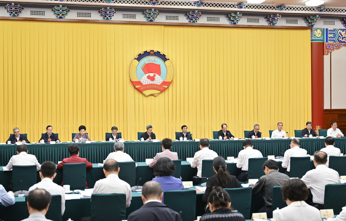 全國政協召開“完善和創新社會治理”專題協商會 王滬寧出席并講話