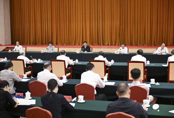 王滬寧出席全方位擴大國內(nèi)需求調(diào)研協(xié)商座談(7739239)-20250717141115