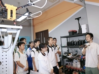 中華環境小衛士走進華北電力大學AMaze實驗室 開啟科技研學之旅
