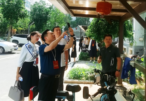 （豫站，政協新聞）視察老舊小區提升改造工(7848693)-20250801091118