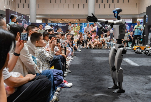 （5日6版圖）與機器人互動 感受人工智能(7874538)-20250805083127