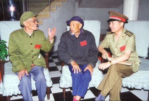 3、本文作者（右一）采訪葛振林（左一）和(7868402)-20250811094030