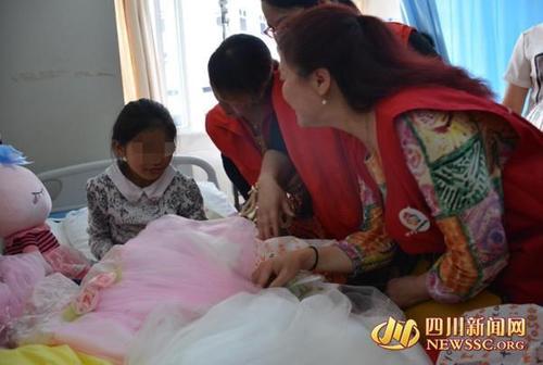 十歲女童遭養母虐待 用鉗子夾舌頭4