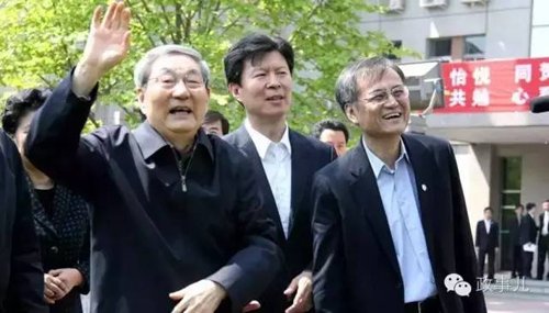 據媒體報道，在這次交流中，朱镕基還重點談論了房地產問題。